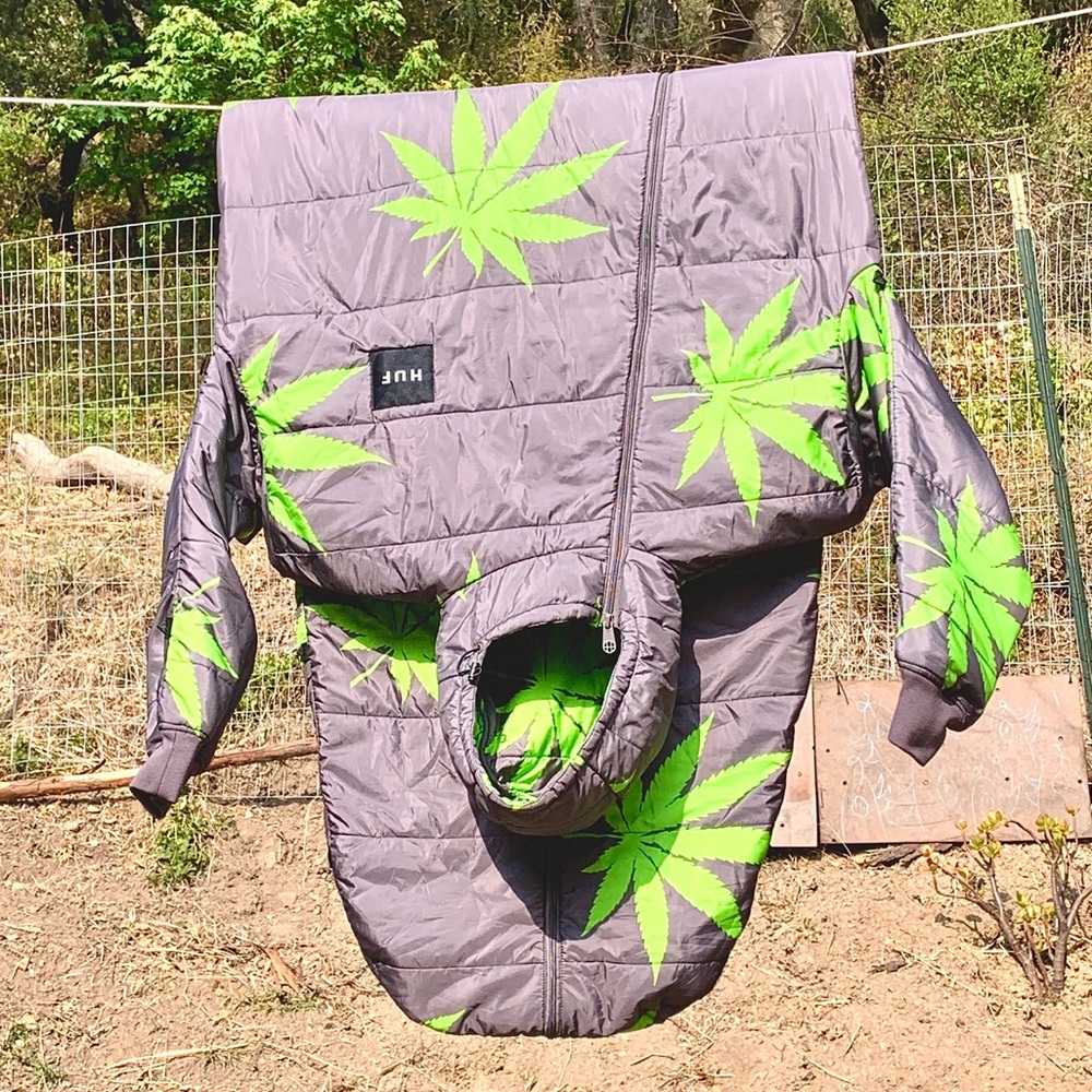 🚨RARE; HUF Plantlife wearable sleeping bag